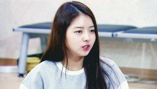 鼻子长的女明星_塌鼻子也好看_IU塌鼻子美