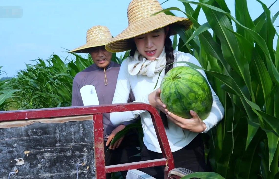 网红麦小登黑料,_网红真实形象与假人设_麦小登私下形象曝光事件