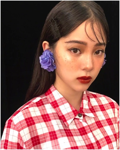 麻子草莓雀斑脸，欧阳娜娜祖儿示范小麻子如何从时尚毒药变新宠？