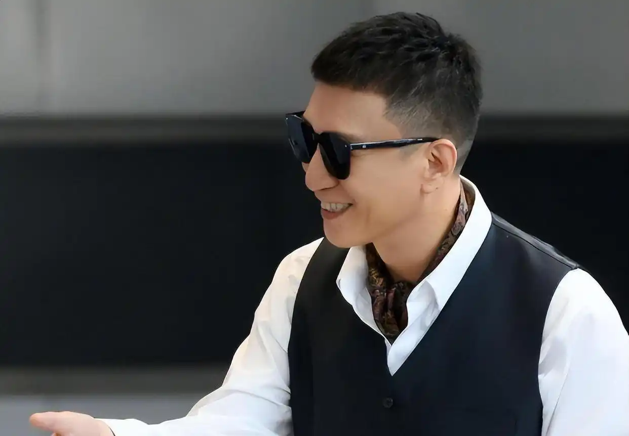 孙红雷谈娱乐圈的故事_孙红雷早年生活经历_孙红雷从拾荒到成名之路